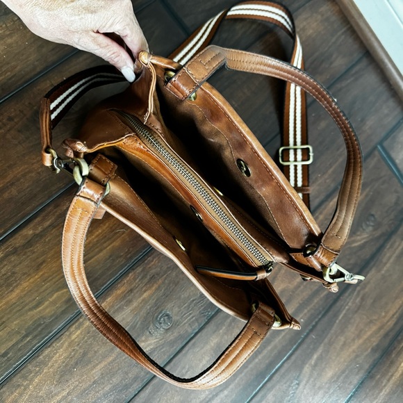 Gorgeous Leather Woven CrossbodyBag - Picture 5 of 7